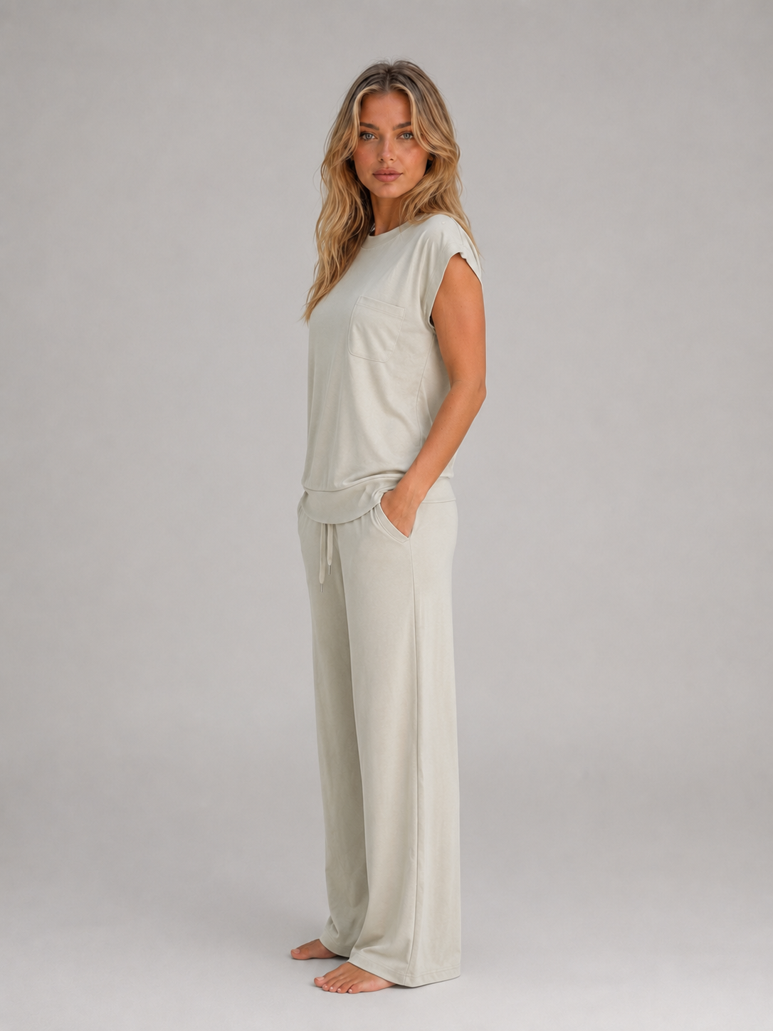 Two-Piece Lounge Set – Relaxed T-Shirt & Wide Leg Trousers Co-Ord