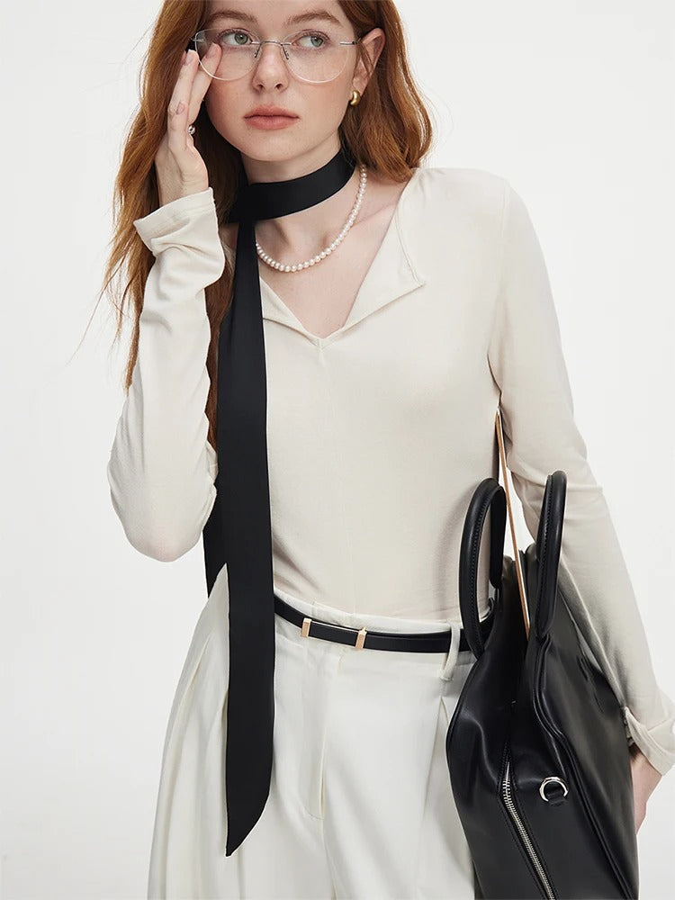 Claire – Slim V-Neck Knit Top