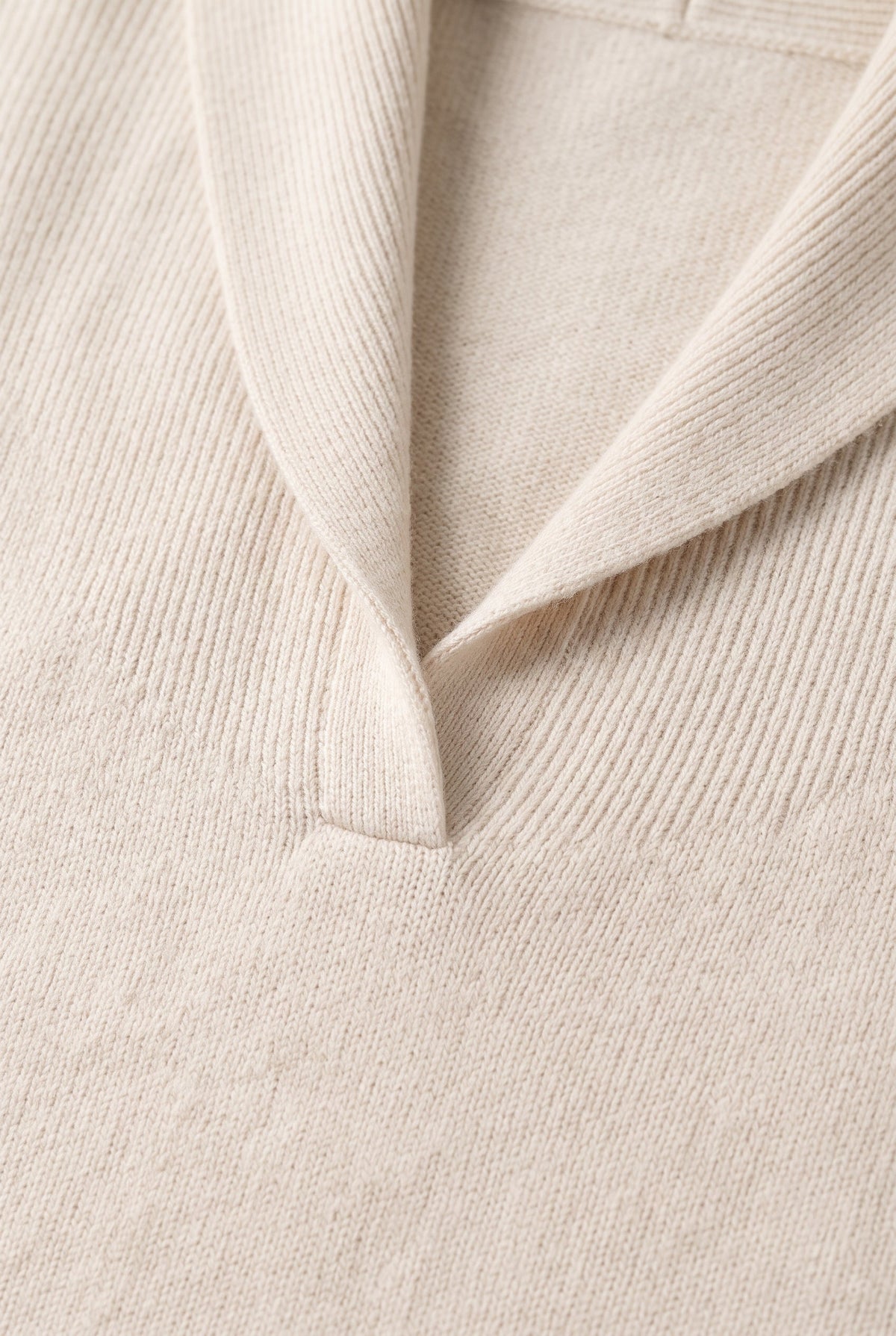 Sweater – women's relaxed ribbed V-neck
