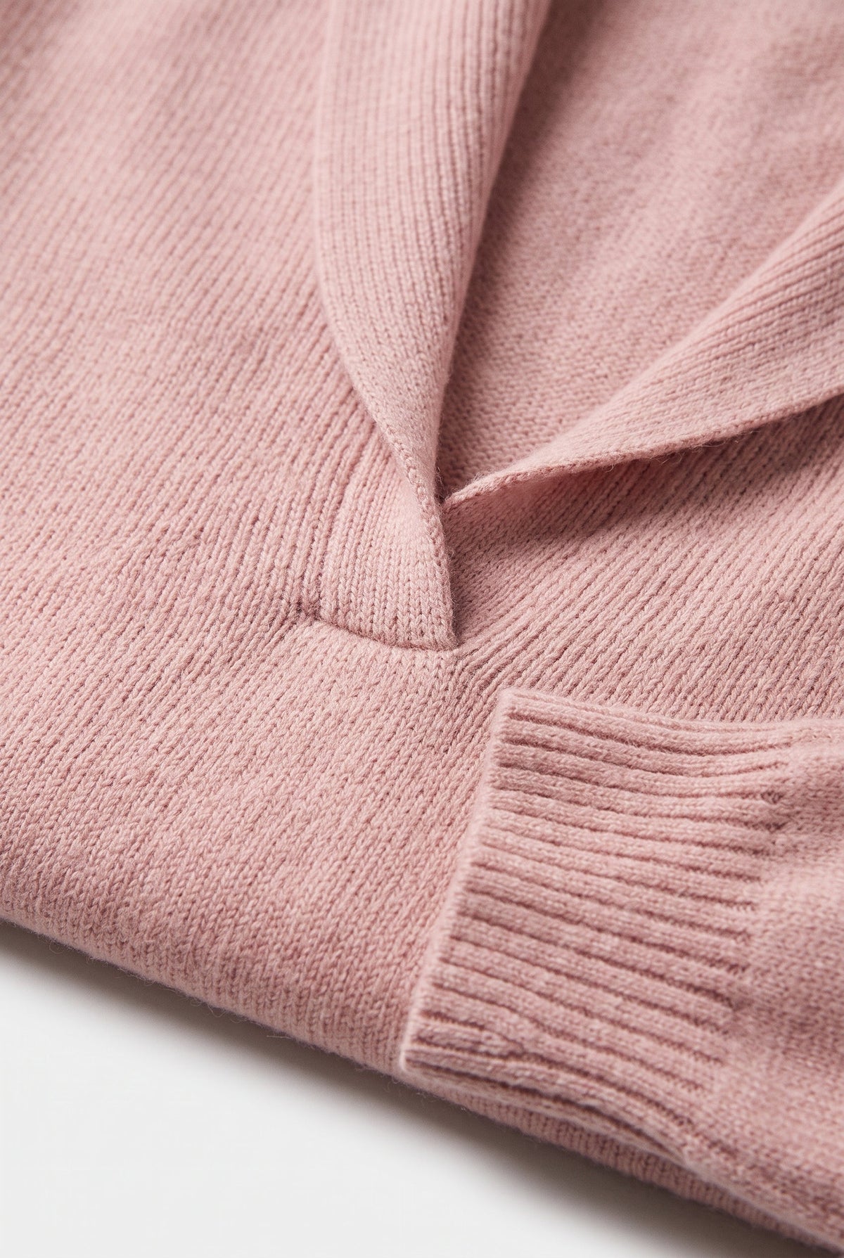 Sweater – women's relaxed ribbed V-neck