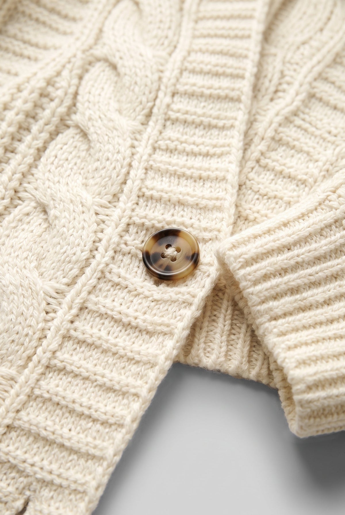 Mira – Women's Oversized Cable Knit Cardigan